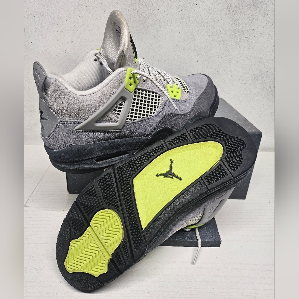 Jordan 4 Retro SE Mid Neon 95